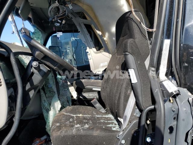 Photo 9 of 2025 PETERBILT 579 SEMI TRUCK N/A (VIN 1XPBD49X8SD715526)