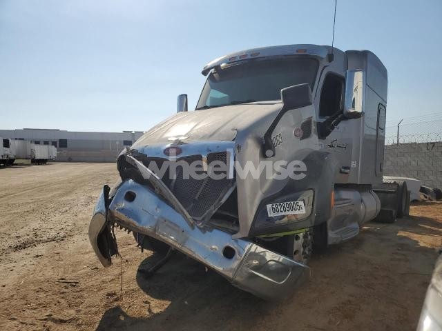 Photo 8 of 2015 PETERBILT 579 SEMI TRUCK N/A (VIN 1XPBD49XXFD253069)