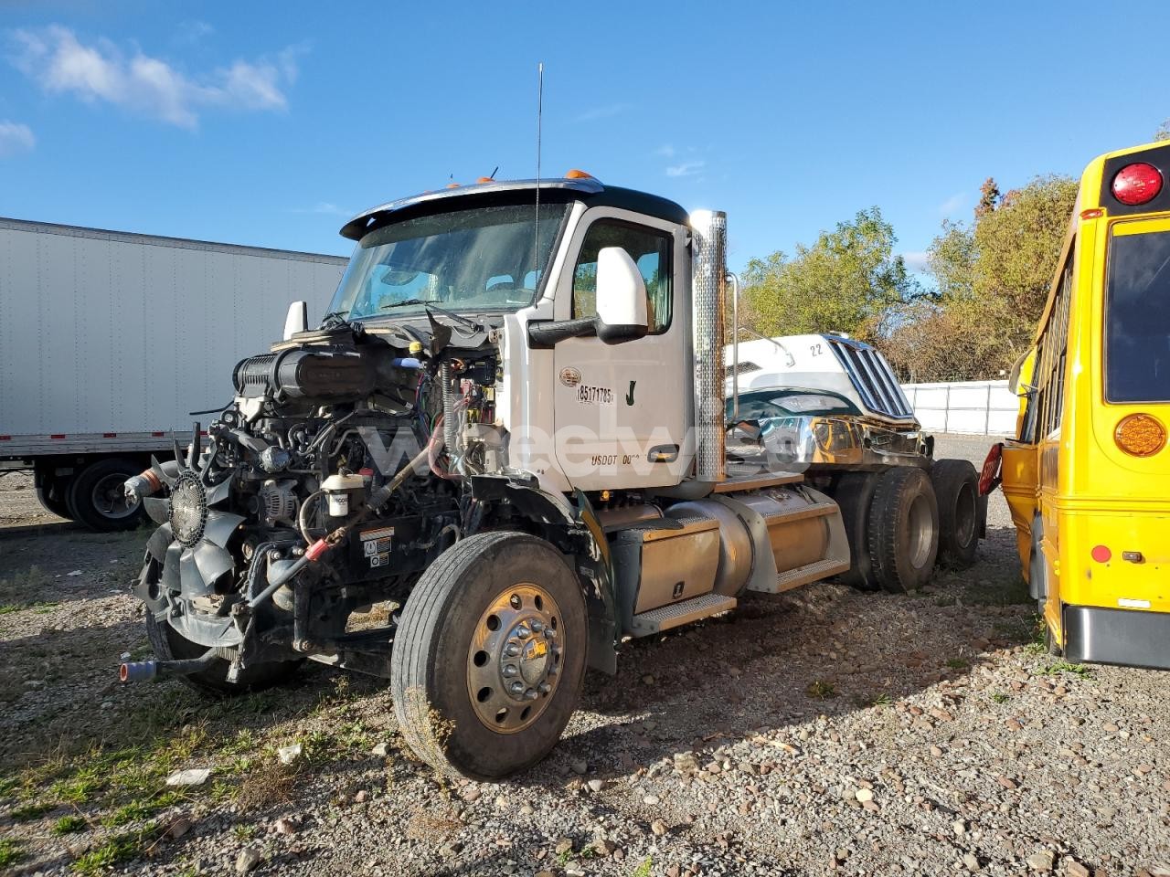 Photo 2 of 2022 PETERBILT 579 SEMI TRUCK (VIN 1XPBDP0X0ND792698)