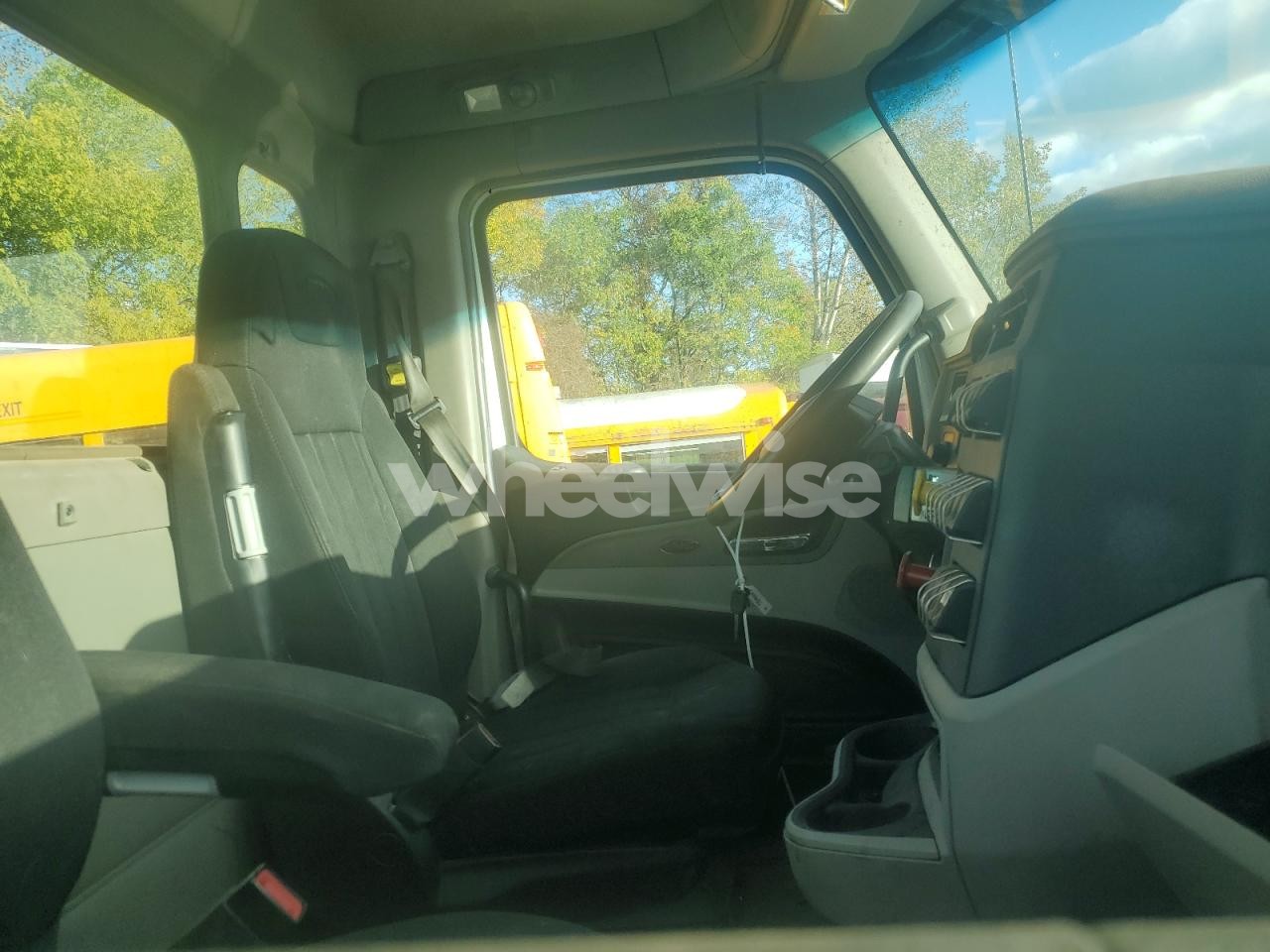 Photo 5 of 2022 PETERBILT 579 SEMI TRUCK (VIN 1XPBDP0X0ND792698)