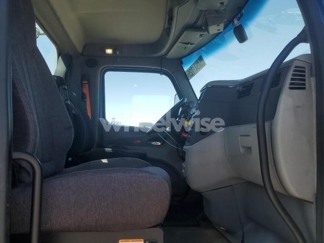Photo 4 of 2019 PETERBILT 579 SEMI TRUCK N/A (VIN 1XPBDP9X1KD235264)