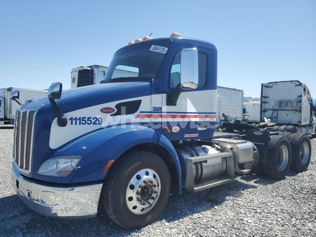 Photo 9 of 2019 PETERBILT 579 SEMI TRUCK N/A (VIN 1XPBDP9X1KD235264)