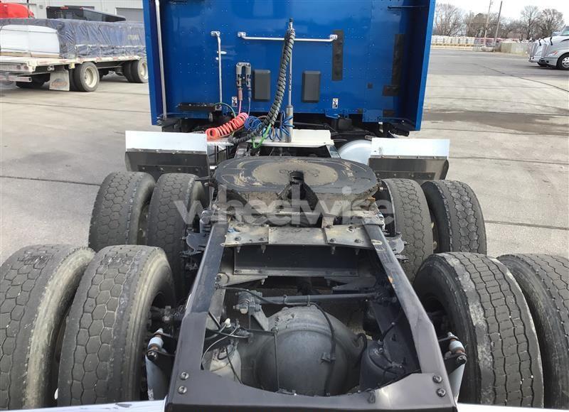 Photo 8 of 2019 Peterbilt 579 N/A (VIN 1XPBDP9X4KD625887)