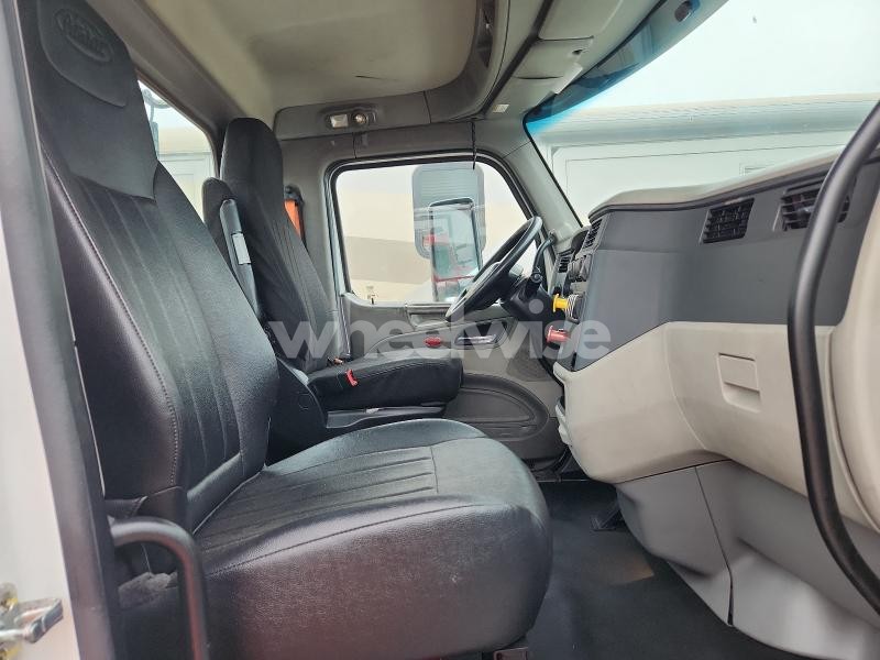 Photo 2 of 2020 PETERBILT 579 SEMI TRUCK N/A (VIN 1XPBDP9X4LD687761)