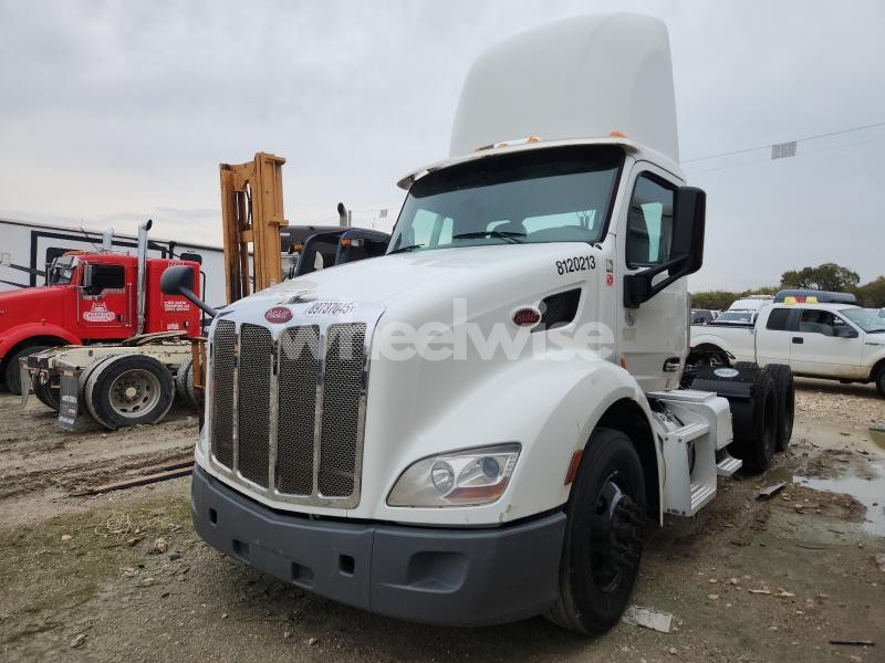 Photo 8 of 2020 PETERBILT 579 SEMI TRUCK N/A (VIN 1XPBDP9X4LD687761)