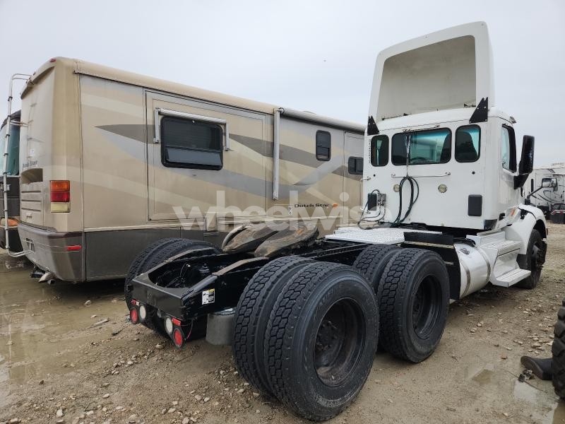 Photo 9 of 2020 PETERBILT 579 SEMI TRUCK N/A (VIN 1XPBDP9X4LD687761)