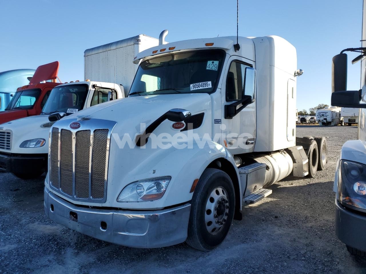 Photo 2 of 2019 PETERBILT 579 SEMI TRUCK N/A (VIN 1XPBDP9X5KD234909)