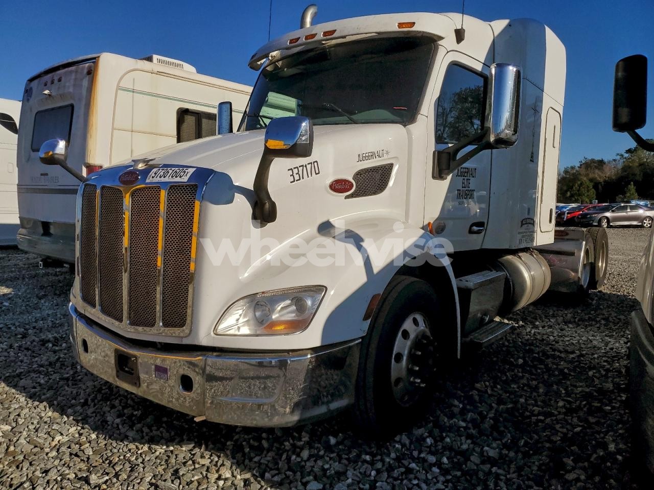 Photo 2 of 2017 PETERBILT 579 SEMI TRUCK (VIN 1XPBDP9X6HD359698)