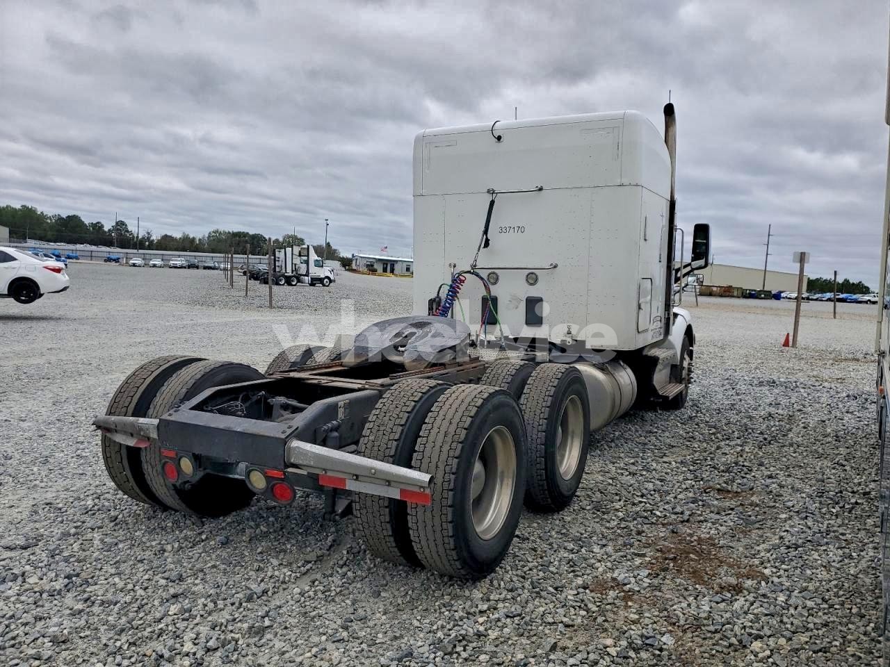 Photo 4 of 2017 PETERBILT 579 SEMI TRUCK (VIN 1XPBDP9X6HD359698)