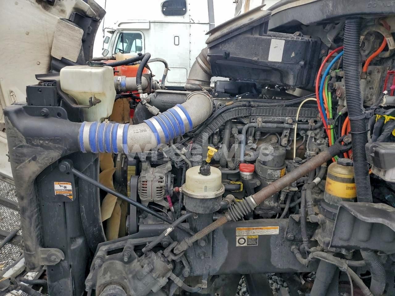 Photo 7 of 2017 PETERBILT 579 SEMI TRUCK (VIN 1XPBDP9X6HD359698)