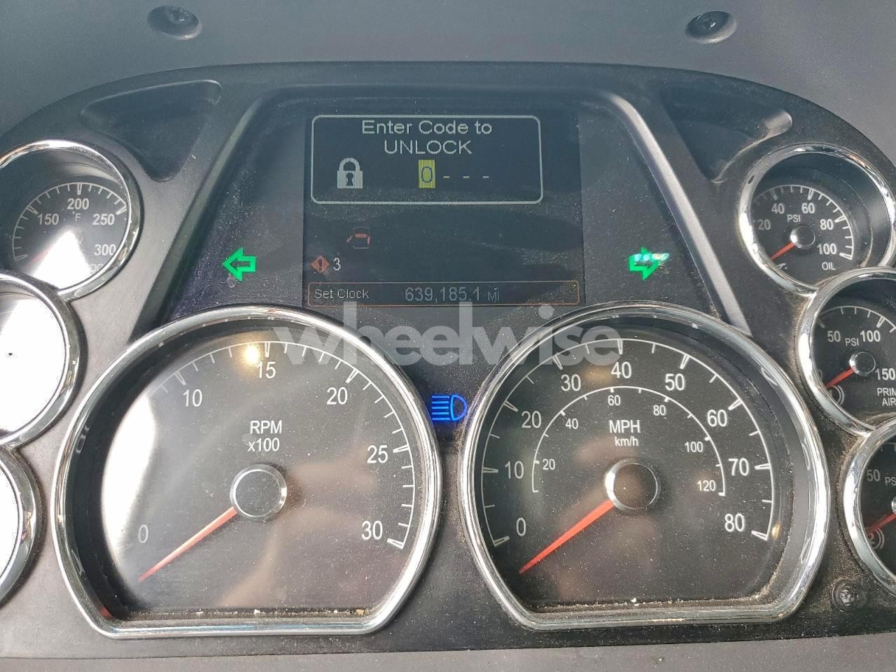 Photo 8 of 2017 PETERBILT 579 SEMI TRUCK (VIN 1XPBDP9X6HD359698)