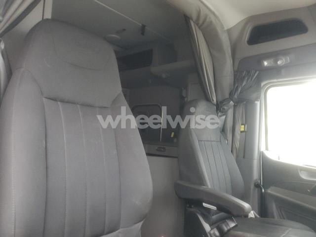 Photo 8 of 2017 PETERBILT 579 SEMI TRUCK N/A (VIN 1XPBDP9X6HD422637)