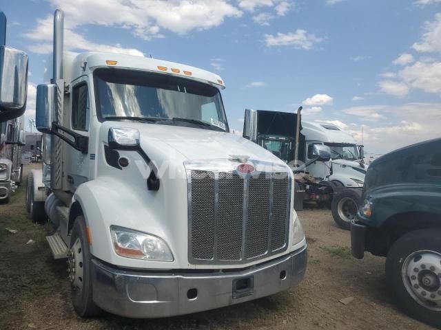 Photo 8 of 2017 PETERBILT 579 N/A (VIN 1XPBDP9X7HD441276)