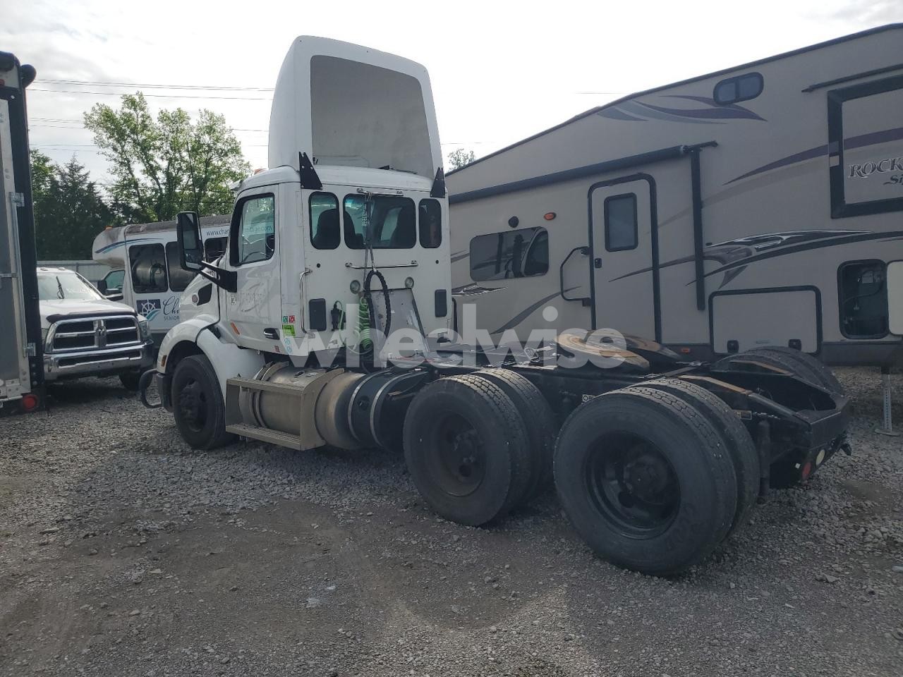 Photo 3 of 2018 PETERBILT 579 SEMI TRUCK N/A (VIN 1XPBDP9X7JD473196)
