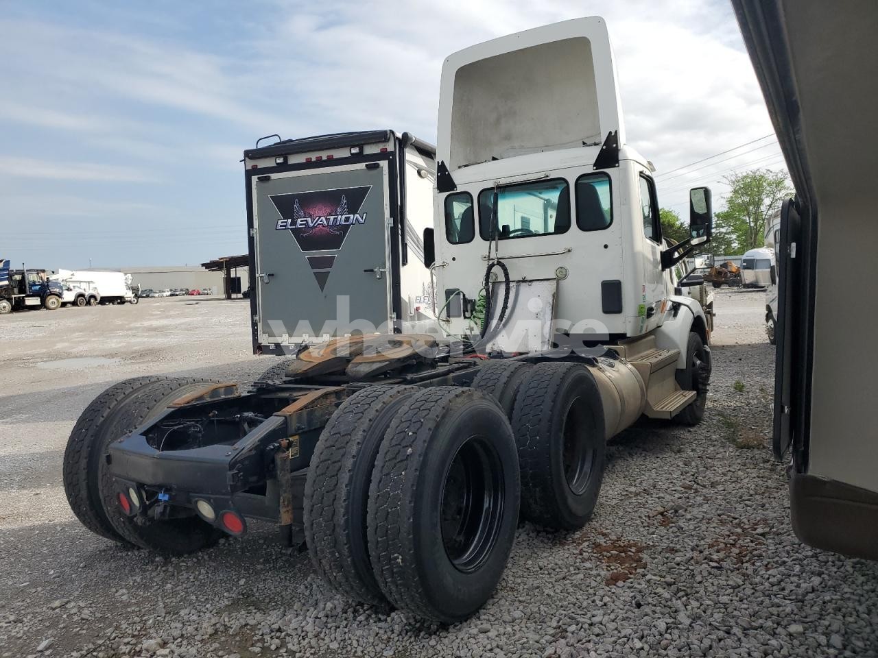 Photo 4 of 2018 PETERBILT 579 SEMI TRUCK N/A (VIN 1XPBDP9X7JD473196)