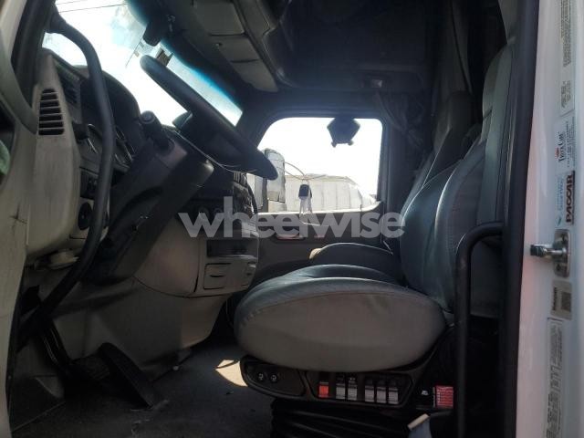 Photo 5 of 2022 PETERBILT 579 SEMI TRUCK N/A (VIN 1XPBDP9X9ND771867)