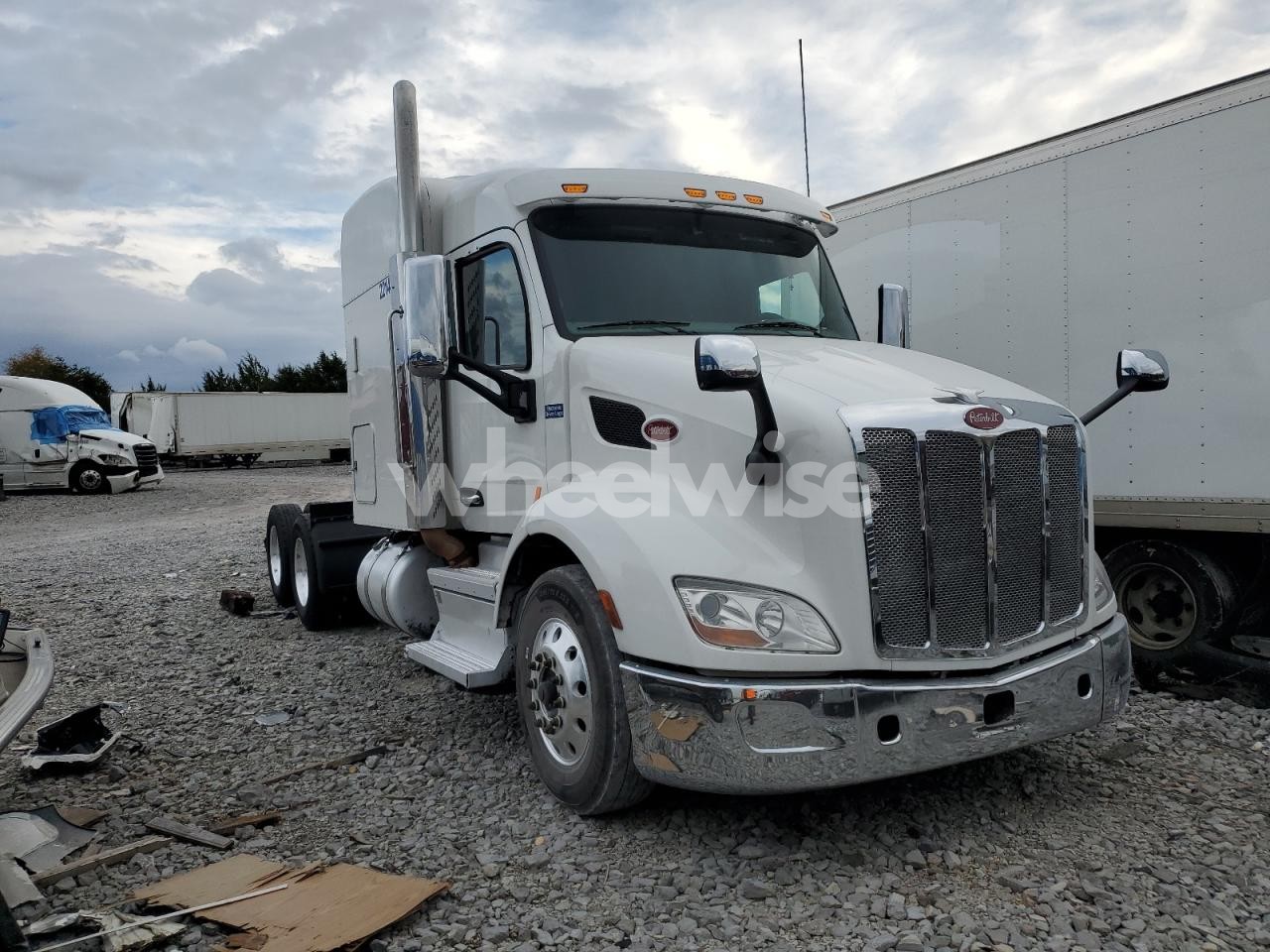 2018 PETERBILT 579 SEMI TRUCK N/A (VIN 1XPBDP9XXJD474035) main photo
