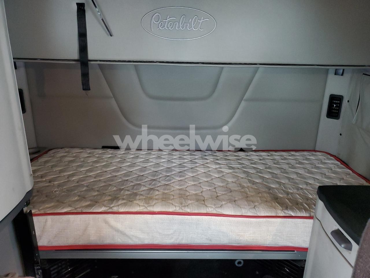 Photo 6 of 2018 PETERBILT 579 SEMI TRUCK N/A (VIN 1XPBDP9XXJD474035)