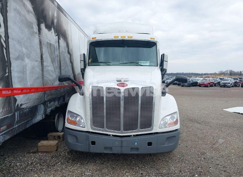 Photo 12 of 2019 Peterbilt 579 N/A (VIN 1XPBDP9XXKD600685)