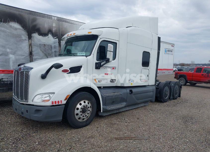 Photo 2 of 2019 Peterbilt 579 N/A (VIN 1XPBDP9XXKD600685)