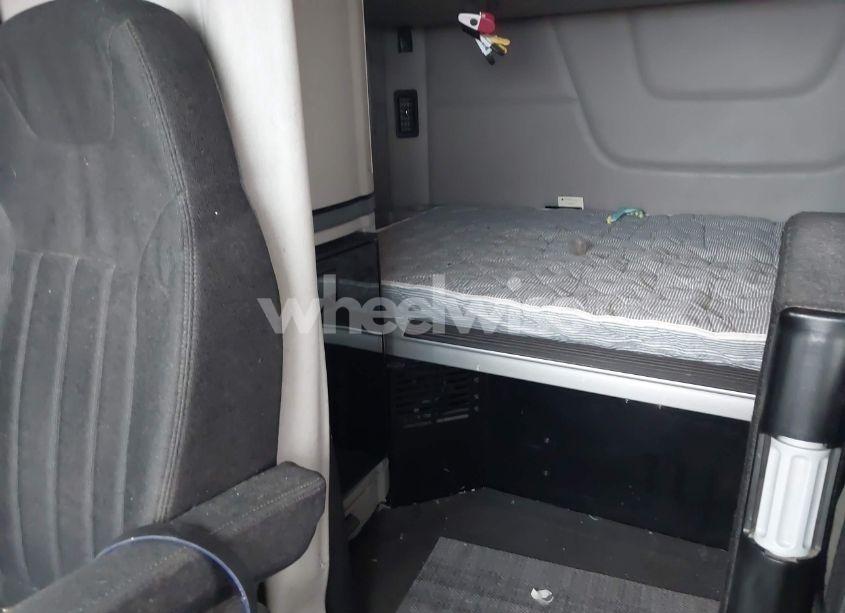 Photo 7 of 2019 Peterbilt 579 N/A (VIN 1XPBDP9XXKD600685)