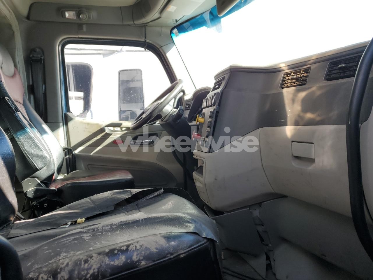 Photo 5 of 2019 PETERBILT 579 SEMI TRUCK N/A (VIN 1XPBPP9X6KD627826)