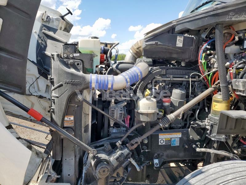 Photo 10 of 2018 PETERBILT TRACTOR 567 N/A (VIN 1XPCDP9X9JD490814)