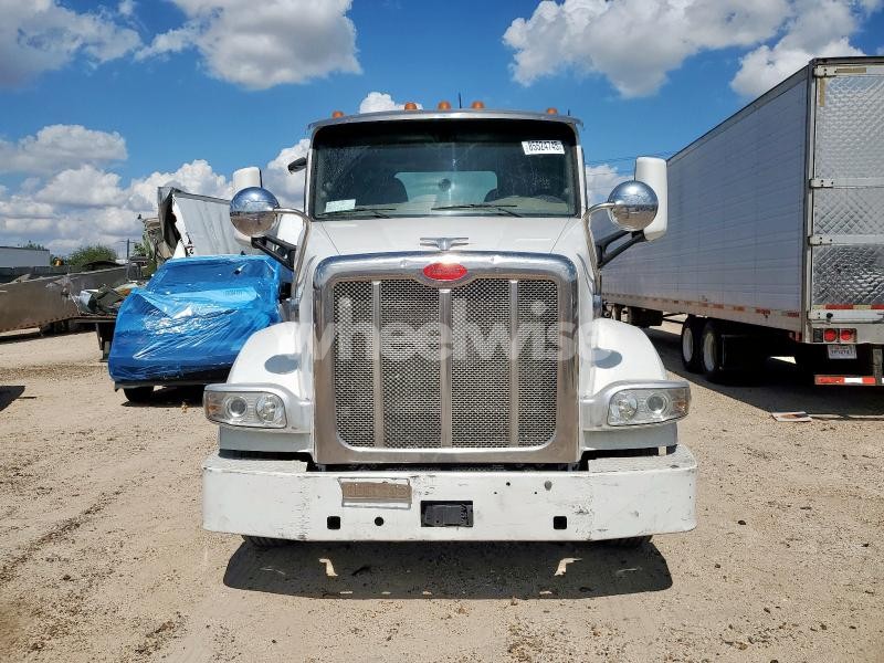Photo 5 of 2018 PETERBILT TRACTOR 567 N/A (VIN 1XPCDP9X9JD490814)