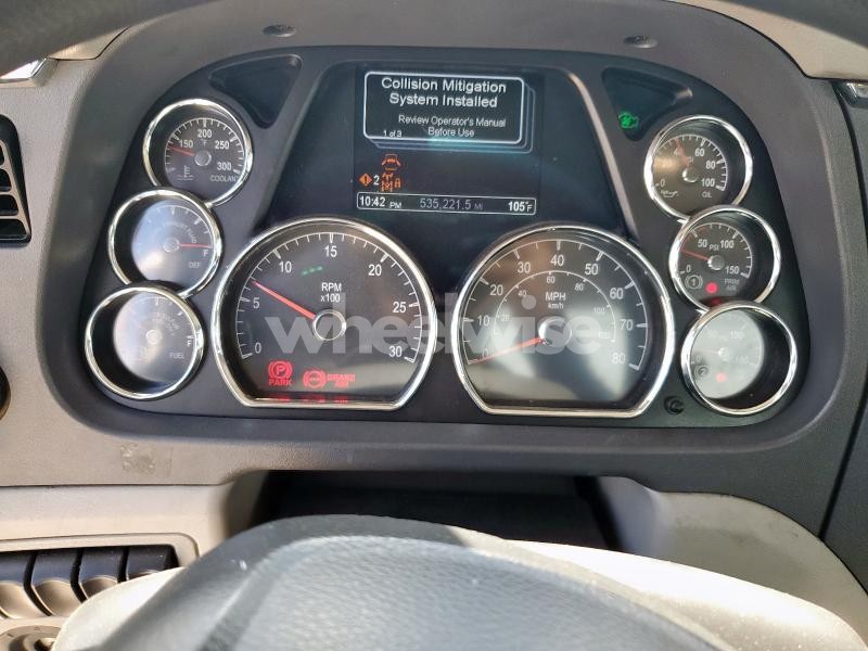 Photo 9 of 2018 PETERBILT TRACTOR 567 N/A (VIN 1XPCDP9X9JD490814)