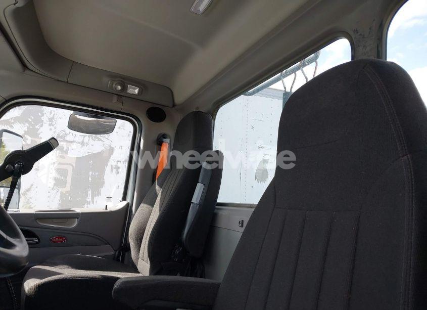 Photo 7 of 2020 Peterbilt 567 N/A (VIN 1XPCDP9X9LD722878)