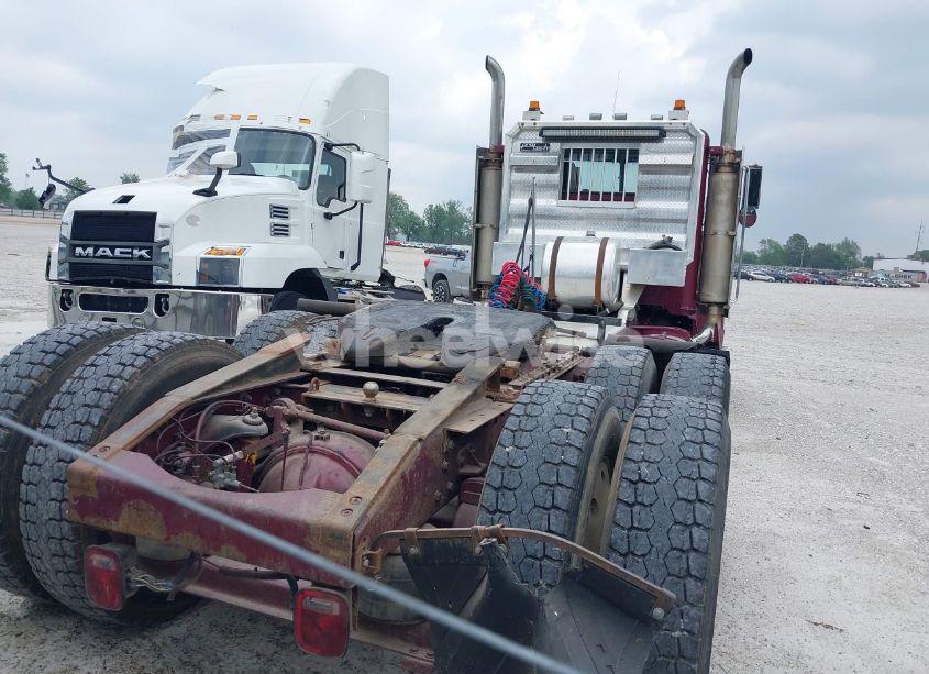 Photo 15 of 1995 Peterbilt 377 N/A (VIN 1XPCDR9X8SN364970)