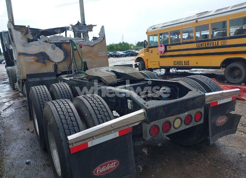 Photo 3 of 2005 Peterbilt 378 N/A (VIN 1XPFDB9X55D864549)