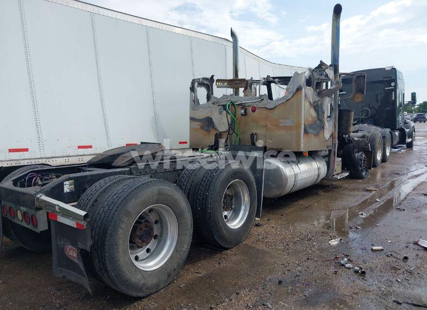 Photo 4 of 2005 Peterbilt 378 N/A (VIN 1XPFDB9X55D864549)