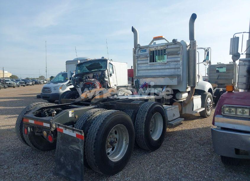 Photo 4 of 2008 Peterbilt 386 N/A (VIN 1XPHD09X08D753585)