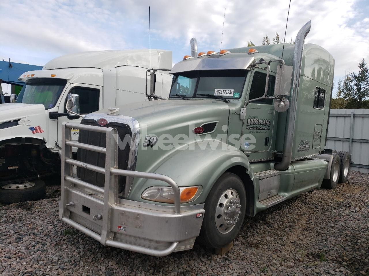 Photo 2 of 2009 PETERBILT 386 N/A (VIN 1XPHD49X09D771464)