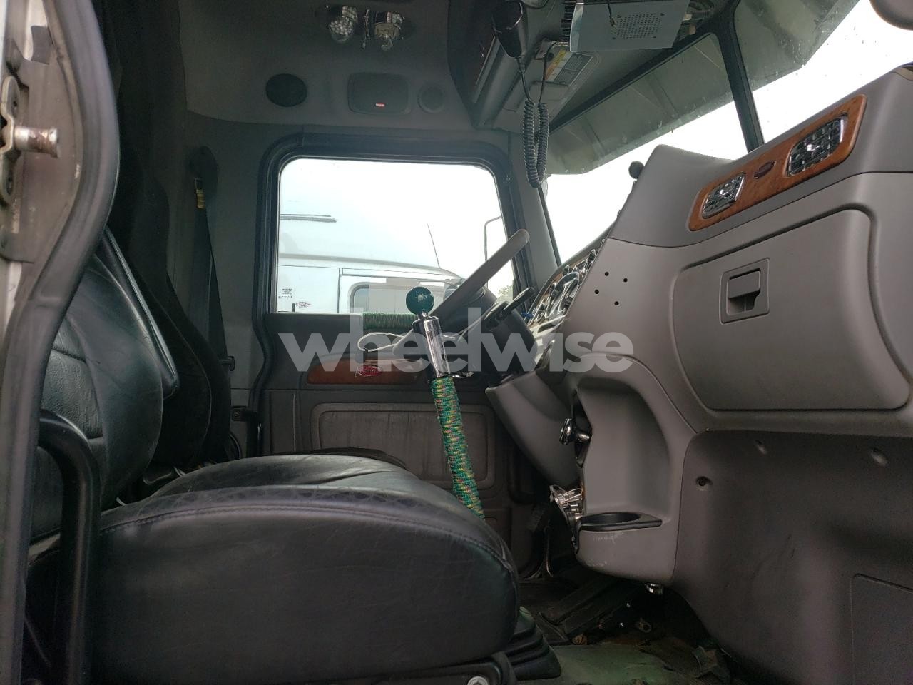 Photo 5 of 2009 PETERBILT 386 N/A (VIN 1XPHD49X09D771464)