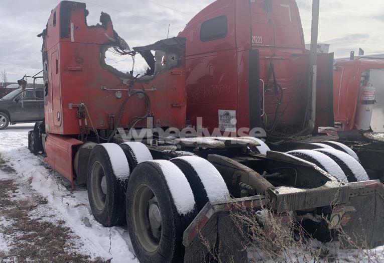 Photo 3 of 2013 Peterbilt 386 N/A (VIN 1XPHD49X4DD172480)