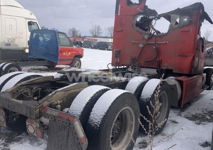 Photo 4 of 2013 Peterbilt 386 N/A (VIN 1XPHD49X4DD172480)