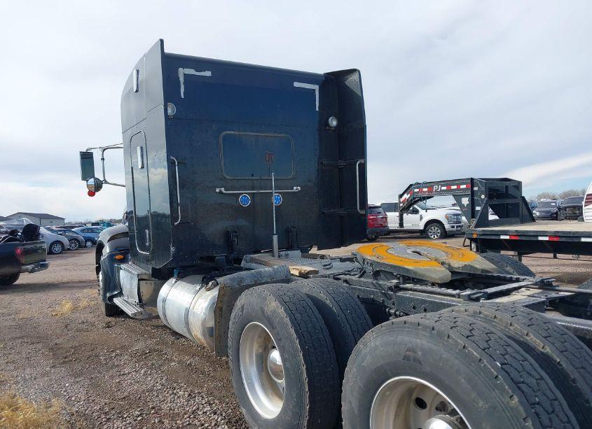 Photo 3 of 2008 Peterbilt 386 N/A (VIN 1XPHDU9X78N746389)