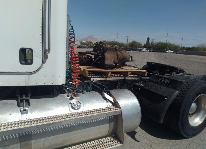 Photo 13 of 2013 Peterbilt 384 N/A (VIN 1XPVDP9X6DD186241)