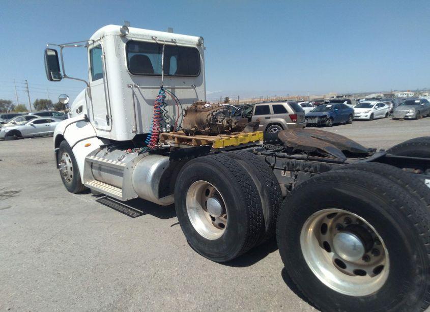 Photo 3 of 2013 Peterbilt 384 N/A (VIN 1XPVDP9X6DD186241)