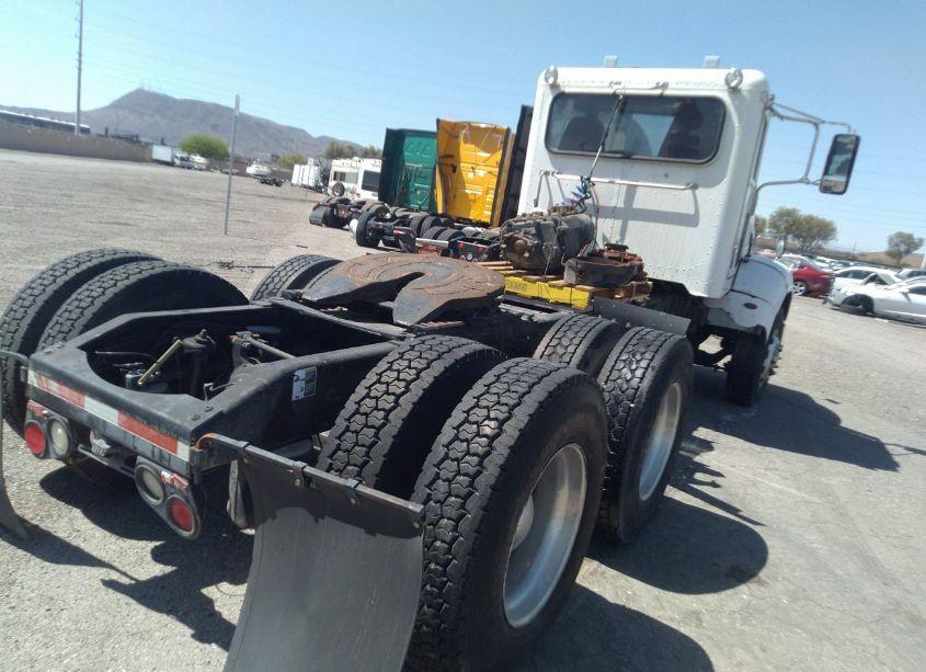 Photo 4 of 2013 Peterbilt 384 N/A (VIN 1XPVDP9X6DD186241)