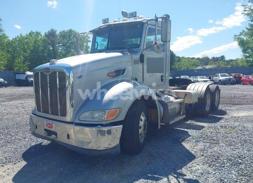 Photo 2 of 2009 Peterbilt 384 N/A (VIN 1XPVDU9X19D782881)