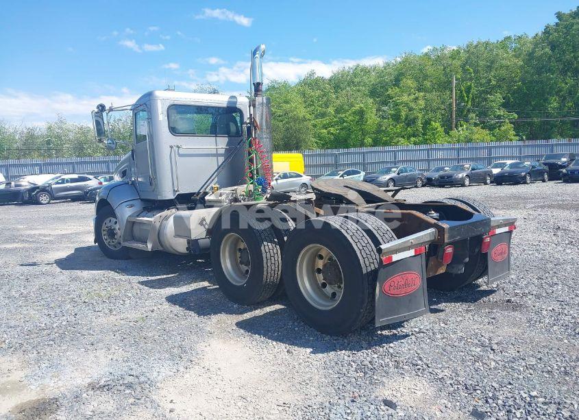 Photo 3 of 2009 Peterbilt 384 N/A (VIN 1XPVDU9X19D782881)