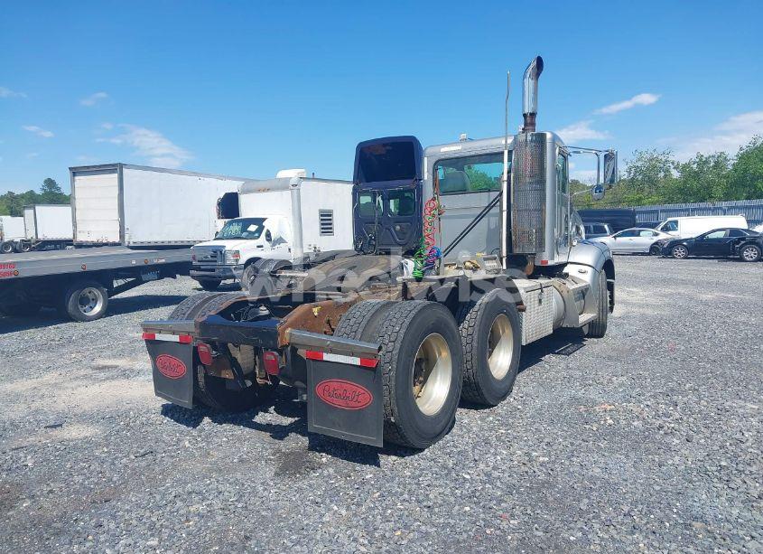 Photo 4 of 2009 Peterbilt 384 N/A (VIN 1XPVDU9X19D782881)