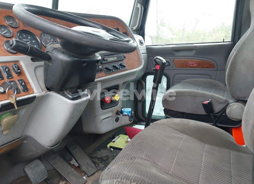 Photo 6 of 2009 Peterbilt 384 N/A (VIN 1XPVDU9X19D782881)