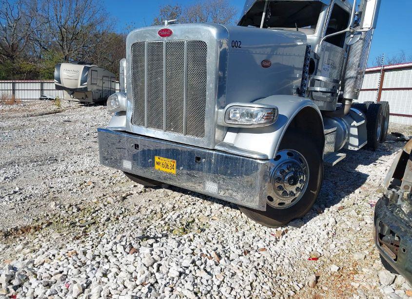 Photo 2 of 2012 Peterbilt 388 N/A (VIN 1XPWD49X9CD162324)