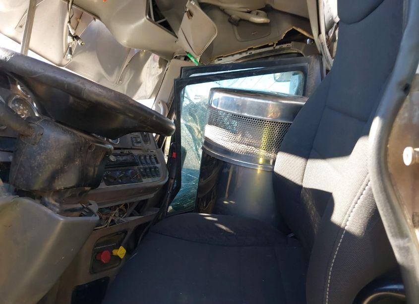 Photo 5 of 2012 Peterbilt 388 N/A (VIN 1XPWD49X9CD162324)