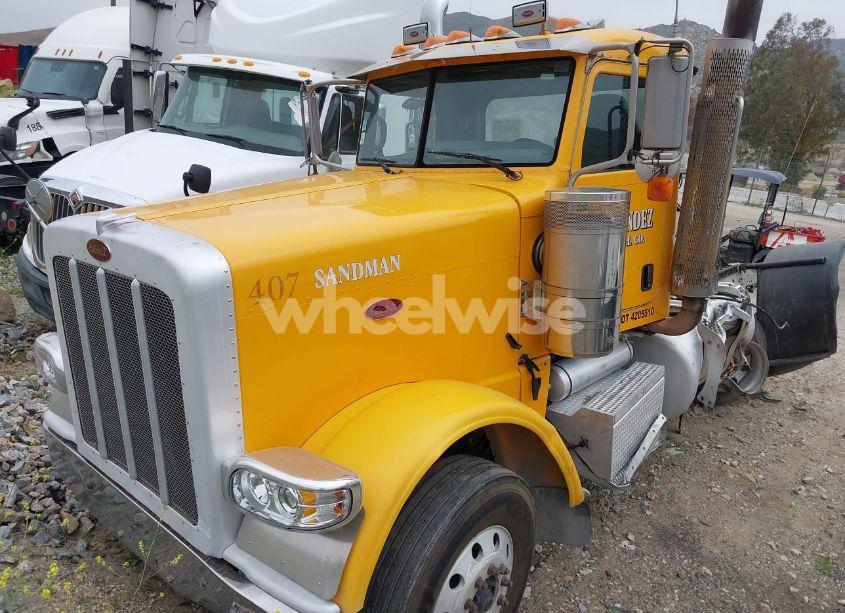 Photo 2 of 2012 Peterbilt 388 N/A (VIN 1XPWDP9X9CD122049)