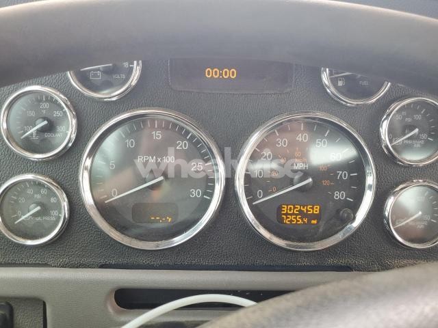 Photo 2 of 2020 PETERBILT 389 (VIN 1XPXD49X4LD711982)